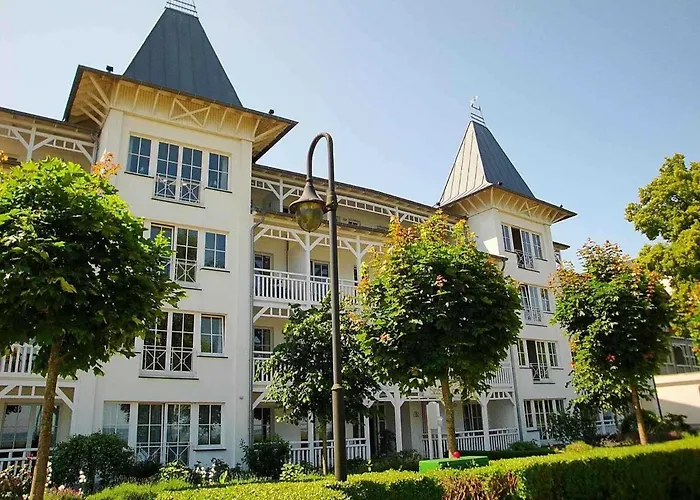 Seeschloss direkt an der Strandpromenade, TOPLAGE